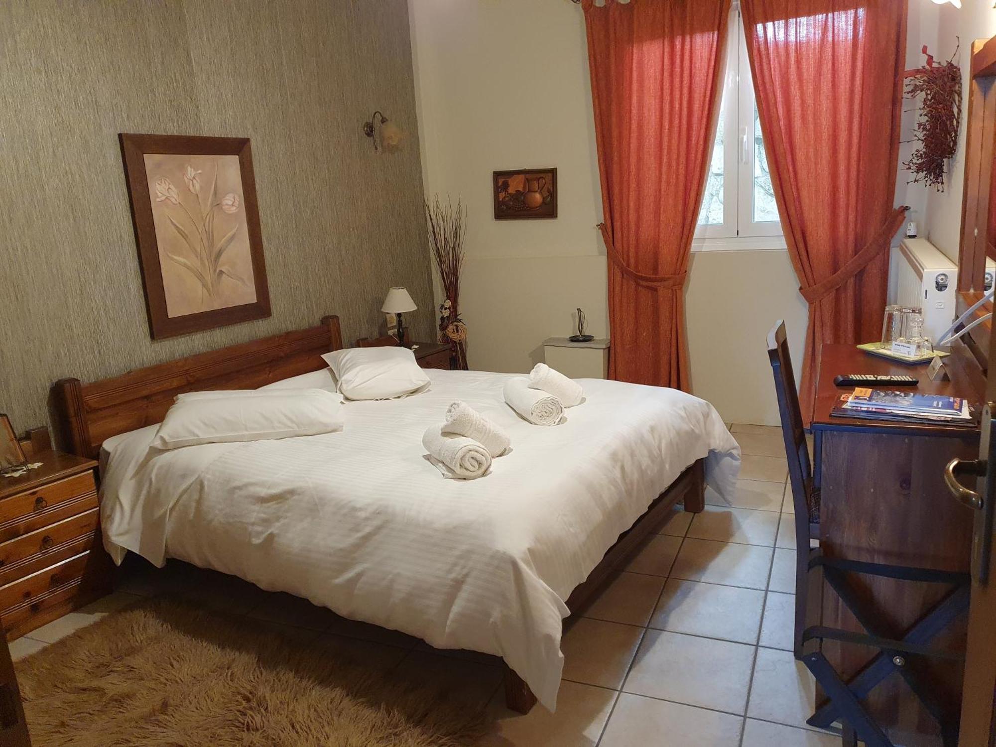 קרפניסיון Semeli Guesthouse מראה חיצוני תמונה