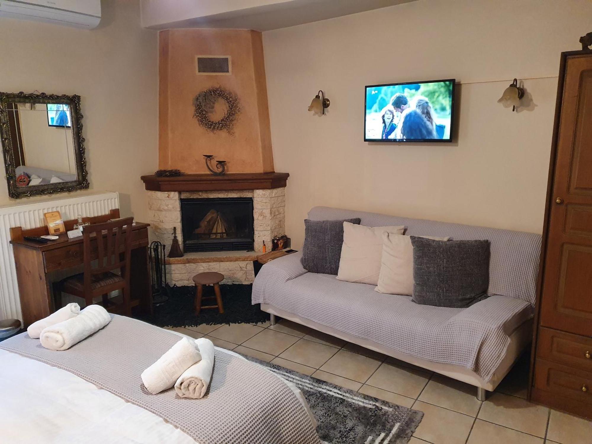 קרפניסיון Semeli Guesthouse מראה חיצוני תמונה