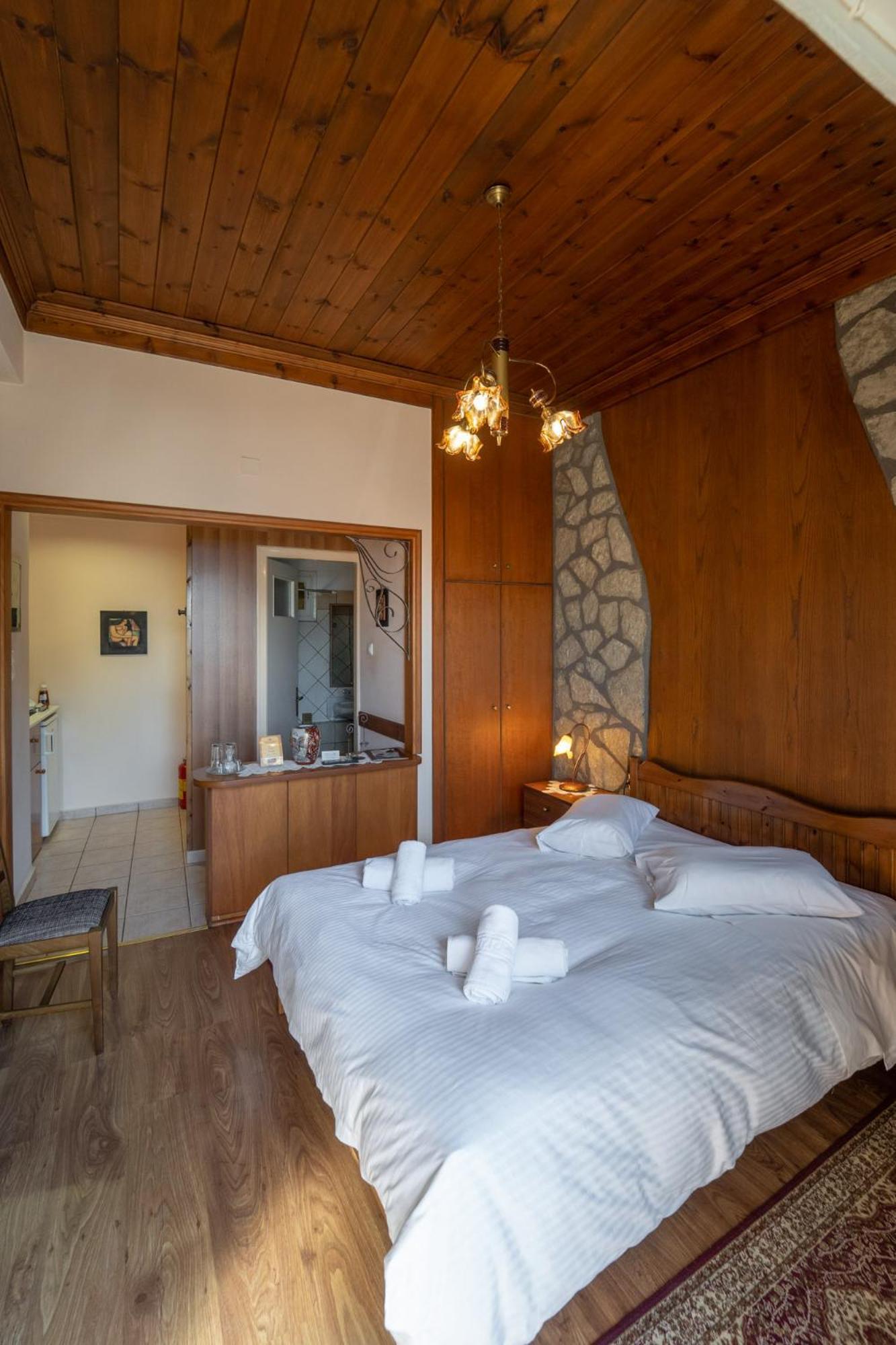 קרפניסיון Semeli Guesthouse מראה חיצוני תמונה